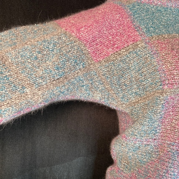 𝅺1980’S deep V back silk sweater size m. Unlaundered Haiku. E122‎ - Picture 3 of 5